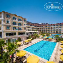 Открытый бассейн в главном корпусе без горок (с подогревом) в L'Oceanica Beach Resort Hotel 5*
