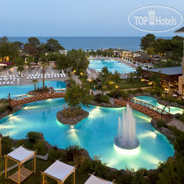 Тропический плавательный бассейн в Amara Luxury  Resort & Villas 5*