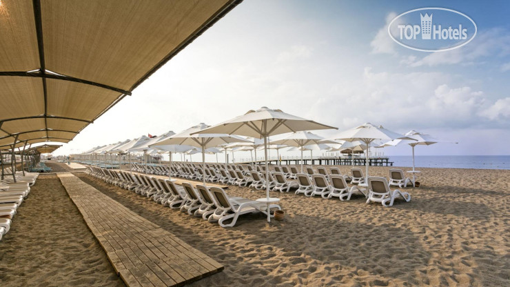 Пляж в Wind of Lara Hotel & Spa 5*