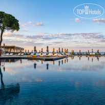 Бассейн у основного здания  в Rixos Park Belek 5*