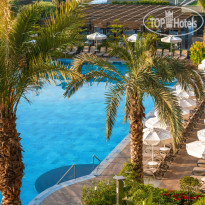 Открытый главный бассейн в Kirman Calyptus Resort & Spa 5*