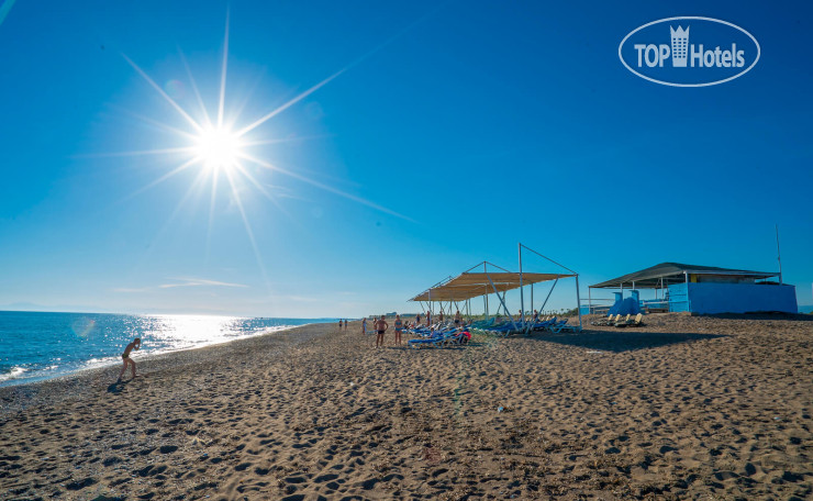 Пляж в Aperion Beach Hotel 4*