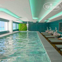 Крытый бассейн в Aria Resort & Spa 5*