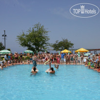 Lonicera World Hotels Pool game