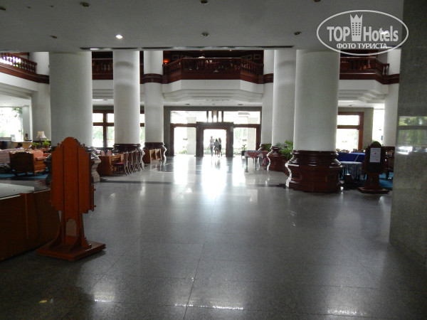 Welcome Jomtien Beach 3* Вид на центральный вход - Фото отеля