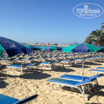 Faros 4* пляж Paradise. лежак- 2,5 евро, зонтик - 2,5 евро - Фото отеля