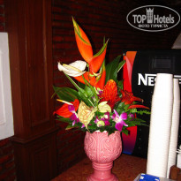 Best Western Phuket Ocean Resort 3* Цветы у автомата Nescafe - Фото отеля