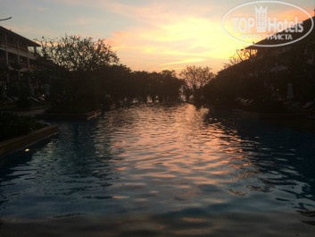 Heritage Pattaya Beach Resort 4* Вид на бассейны на закате. - Фото отеля