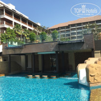 Heritage Pattaya Beach Resort 4* Бар в бассейне. - Фото отеля