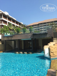 Heritage Pattaya Beach Resort 4* Бар в бассейне. - Фото отеля