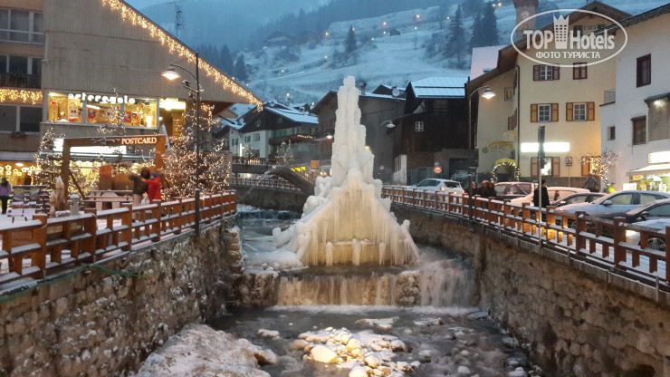 Park Hotel & Club Rubino Executive Campitello di Fassa 4* Фонтан в центре. - Фото отеля