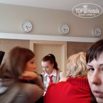Bridge Resort (Бридж Резорт) 4* Ожидание положенного в 14.00 заселения, обратите внимание на время - Фото отеля