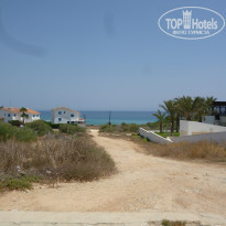 Iris Beach 3* Дорожка к ближайшему пляжу - Фото отеля