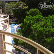 Playa De Oro 3* Вид с балкона на бассейн - Фото отеля