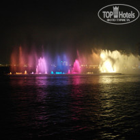 Golden Tulip Sharjah 4* Музыкальные фонтаны в лагуне Халид - Фото отеля