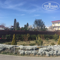 Bridge Resort (Бридж Резорт) 4* Растительные композиции вдоль набережной - Фото отеля