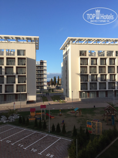Bridge Resort (Бридж Резорт) 4* Вид из номера. Вдали- кусочек моря - Фото отеля