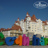 Богатырь 4* перед отелем - Фото отеля