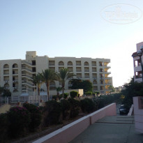 Zahabia Hotel & Beach Resort 4* Вид из "коридора" моего номера на отель Palma de mirette - Фото отеля