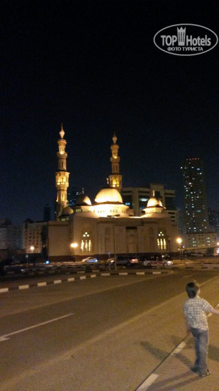 Carlton Sharjah 4* По дороге в супермаркет 24часа - Фото отеля