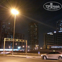 Carlton Sharjah 4* Вечерние окрестности - Фото отеля