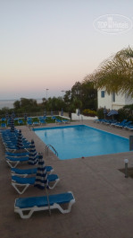 Iris Beach 3* бассейн чистый-выручает, поскольку купаться в море проблемно! - Фото отеля