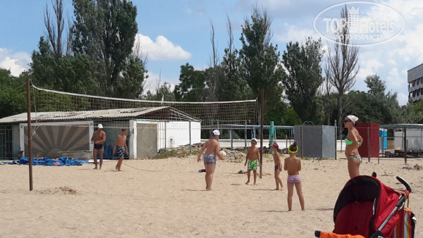 Таврия На пляже поставили волейбольную сетку - Фото отеля