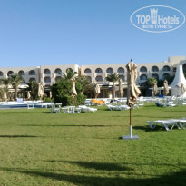 Iberostar Averroes 4* Прибассейновая территория утром - Фото отеля
