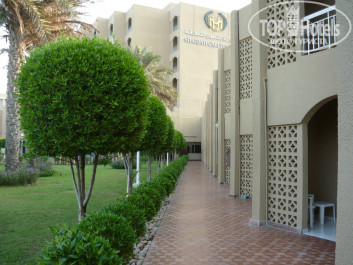 Carlton Sharjah 4* Дорога от шале к основному корпусу - Фото отеля