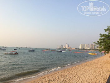 Welcome Jomtien Beach 3* Пляж через дорогу - Фото отеля