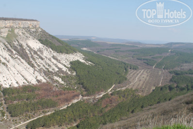 Крымская Ницца 3* Вид,открывающийся со стороны пещерного города Чуфут-Кале - Фото отеля
