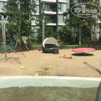 Cassia Phuket 4* Игровая площадка у бассейна - Фото отеля