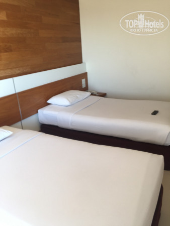 Welcome Jomtien Beach 3* кровати мы просто сдвинули, но пульт частенько теряли на полу между ними)) - Фото отеля