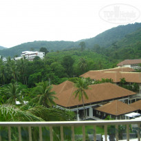 Centara Karon Resort Phuket 4* вид из окна на территорию отеля: ресторан Lotus и другие корпуса - Фото отеля