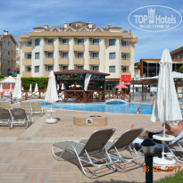 Grand Seker 4* Отель правая половина, два бассейна и детский бассейн под навесом - Фото отеля