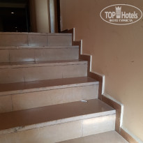 Vista Azur Hotel 4* Это тот самый окурок на лестнице, который пролежала все 10 дней. - Фото отеля
