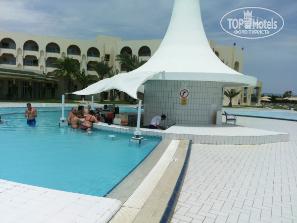 Iberostar Averroes 4* Бассейн с баром - Фото отеля