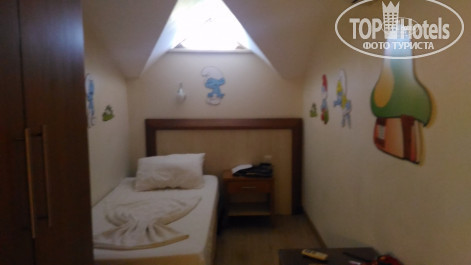 Victory Resort 5* детская, с окна сдернут шторка, чтобы света было больше - Фото отеля