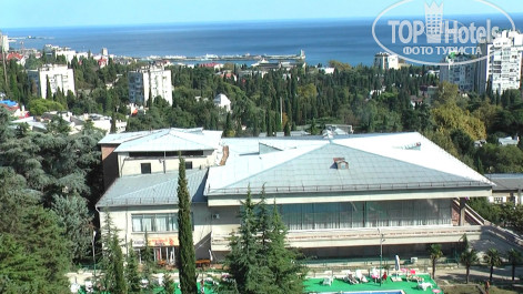 Санаторий Кирова Вид на море , столовую-клуб и бассейн из номера - Фото отеля