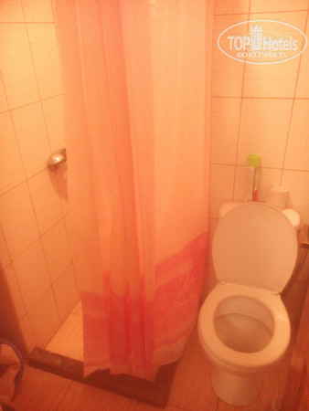 Крымская Ницца 3* Небольшая ванная комната. - Фото отеля