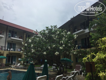 Baan Karon Resort 3* Территория приятная,в вечернее время какая-то магическая) - Фото отеля