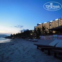 Vinpearl Resort & Spa Nha Trang Bay 5* после ужина приятно подремать у моря - Фото отеля