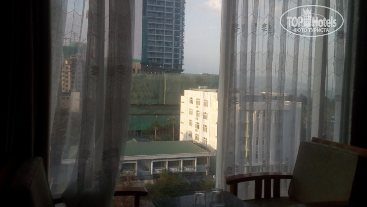 Thanh Sang 2* в номере огромное окно - Фото отеля