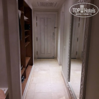 Makadi Spa 5* Коридор, слева шкаф, в нем нет дверей - Фото отеля