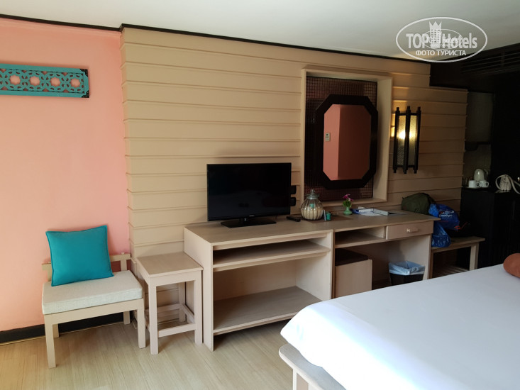 Phuket Island View 3* Номер 233 в зеленом корпусе, на втором этаже. Если честно, то фотографии не отражают всю запущенность номера - Фото отеля