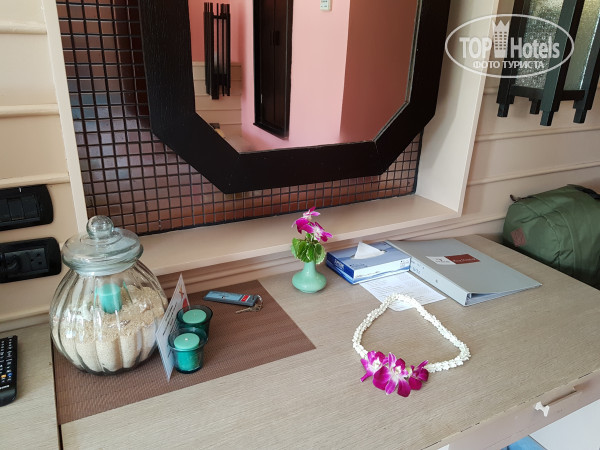 Phuket Island View 3* Стол в номере 233 в зеленом корпусе, на втором этаже. - Фото отеля