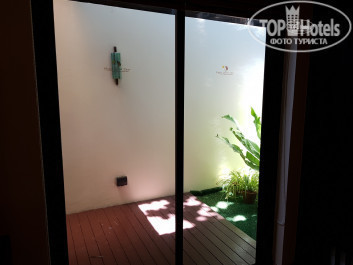 Phuket Island View 3* Вилла. В каждой вилле есть такой внутренний дворик что ли, там стоят столик, стулья, сушка. Это вместо балкона) - Фото отеля