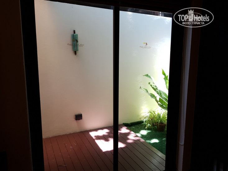 Phuket Island View 3* Вилла. В каждой вилле есть такой внутренний дворик что ли, там стоят столик, стулья, сушка. Это вместо балкона) - Фото отеля