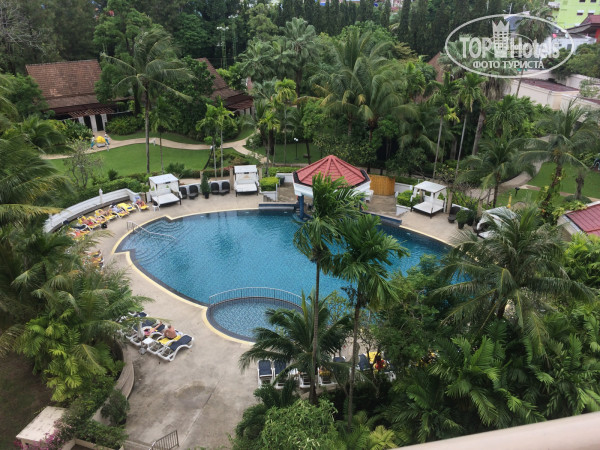Centara Karon Resort Phuket 4* Вид на бассейн с общего балкона, вдоль всех номеров - Фото отеля