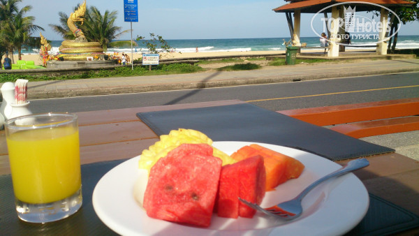 Baan Karon Buri Resort 3* Завтрак в отеле с видом на пляж - Фото отеля